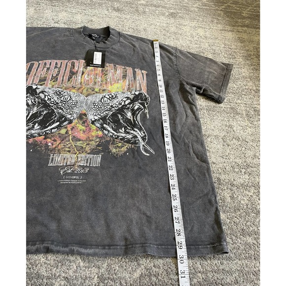 Boohoo Man Official Man Mens XL Graphic Tee Shirt Gray Foil Extended Neck NWT M9 - Picture 5 of 8